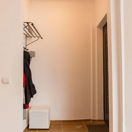 Spacious Ultracentral Old
