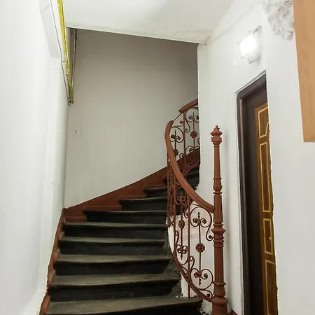 Spacious Ultracentral Old